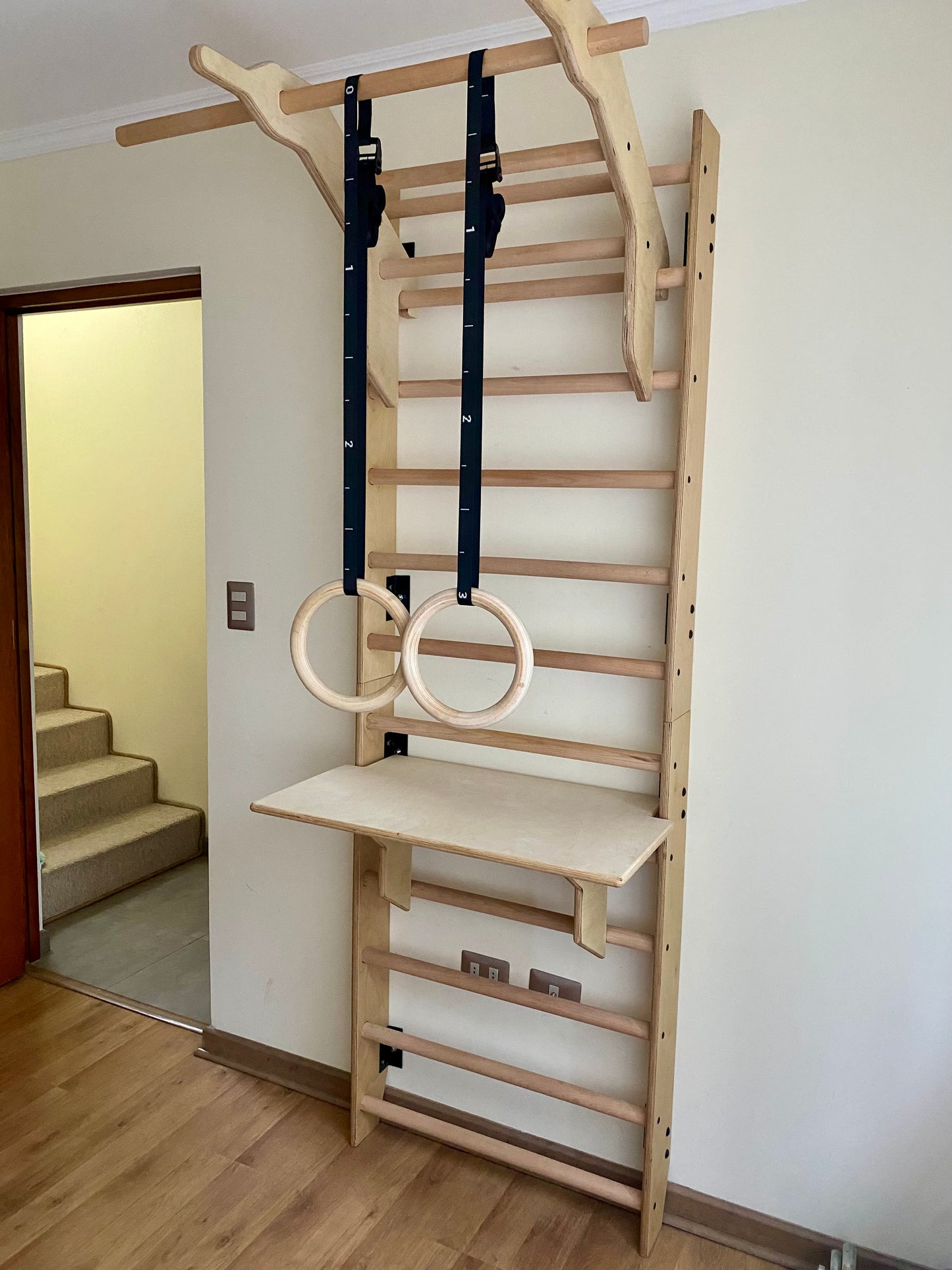 WALL GYM CUMBRE® - Estación de Movimiento para el Hogar + Escritorio Ajustable + Anillas Olímpicas | Pack Movimiento Completo